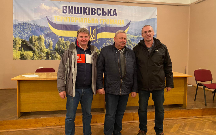 Megérkezett Viskre a pápai adományokkal megrakott teherautó