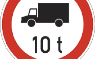 Kitiltották a nehéz tehergépjárműveket