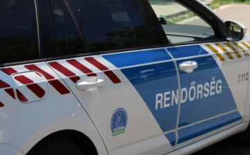 Szabálytalanul előzött, a rendőrök előállították
