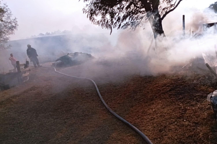 Óriási tűz tombol Tapolcán, a pápai tűzoltók is részt vesznek az oltásban