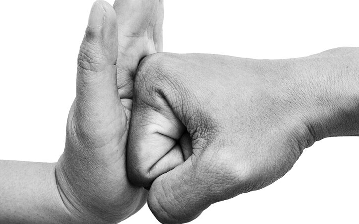 Veszekedett a barátnőjével, összetörte a tévéjét