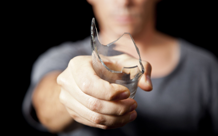 Poharakat tört a kocsmában