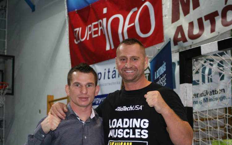 Kőkemény pofonok a bokszgálán