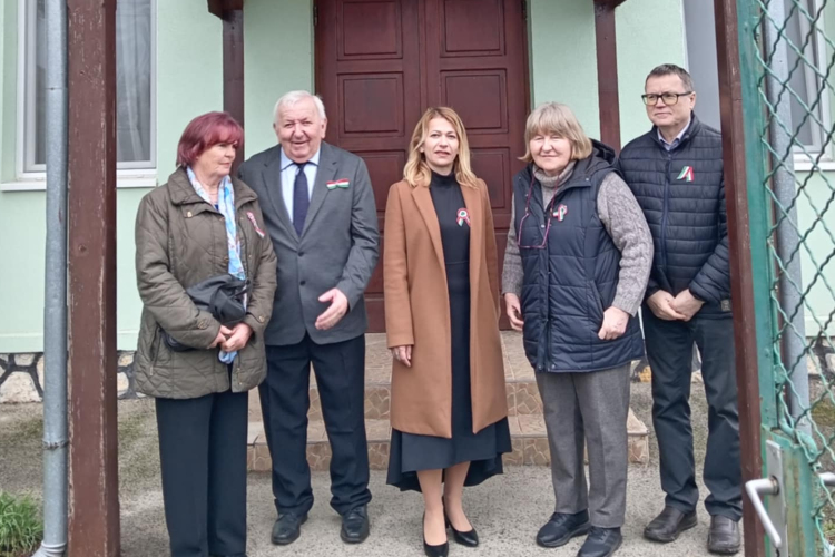 Névadó ünnepség Pápadereskén