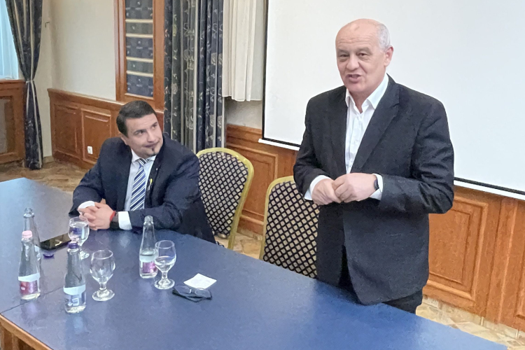 Mesterházy Attilával zárta a kampányrendezvények során az ellenzék Pápán