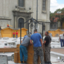 Lázas készülődés a pápai Fő téren!