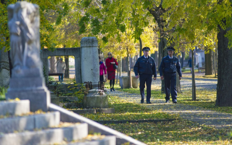 Halottak napján is biztonságban