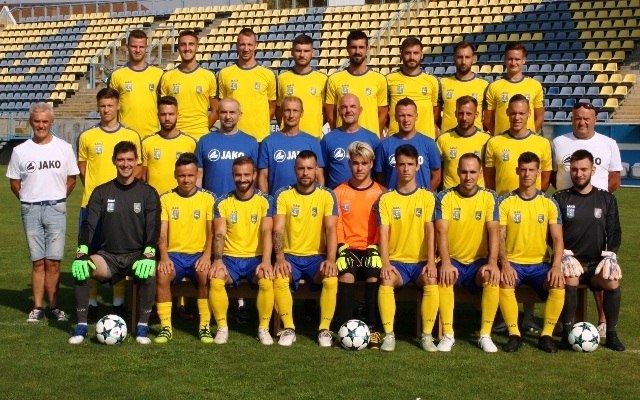 Hatot vágott idegenben a Perutz