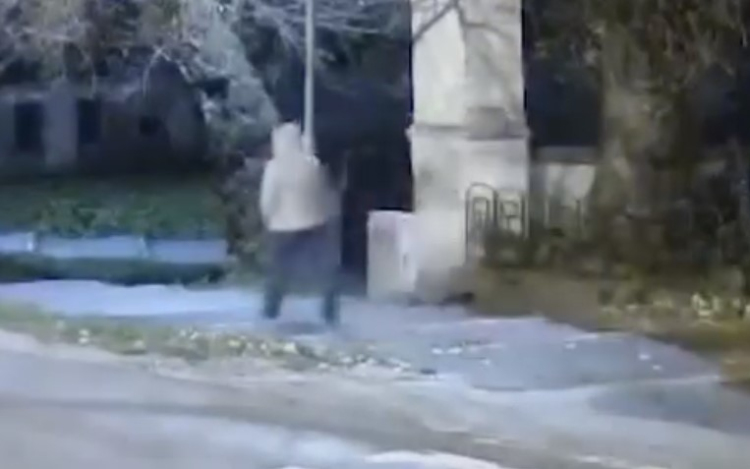 Még mindig keresi a rendőrség az Esterházy úti támadót!