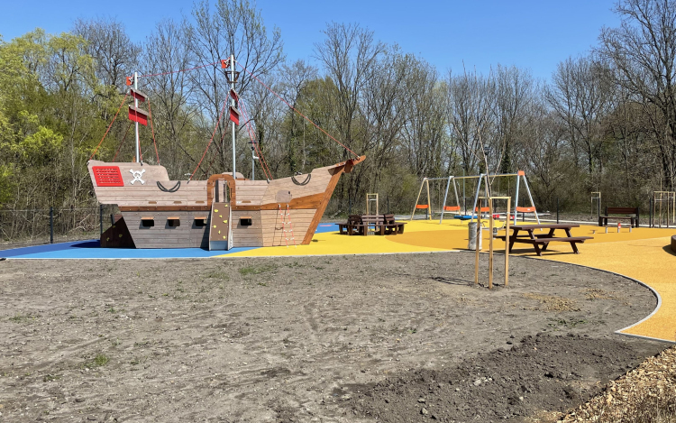 Jövő hétvégén nyit az új játszótér a Külső-Várkertben