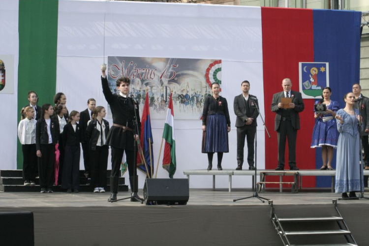 „Mi más rendre vágyunk: Vagy igaz világ lesz, Vagy nem lesz itt semmi