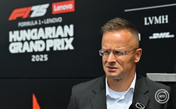 Szijjártó Péter: Magyarország legnagyobb autógyárát hozza létre a Mercedes