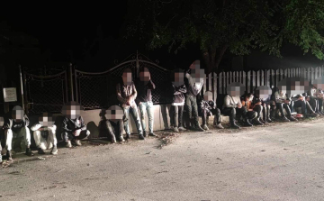 Egészen Külsővatig menekült a pápai rendőrök elől - 22 embert csempészett