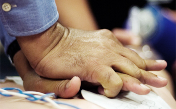 Sikeresen újraélesztettek egy idős férfit Pápán