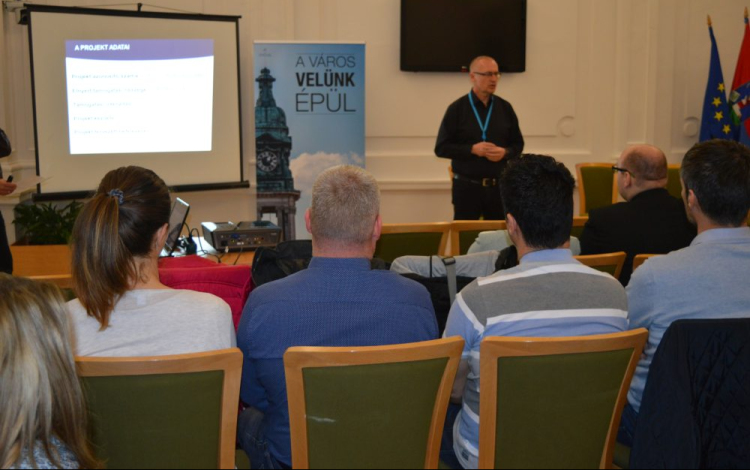 Lakossági fórumon kérték ki a lakosság véleményét a Külső-Várkert megújítási terveiről