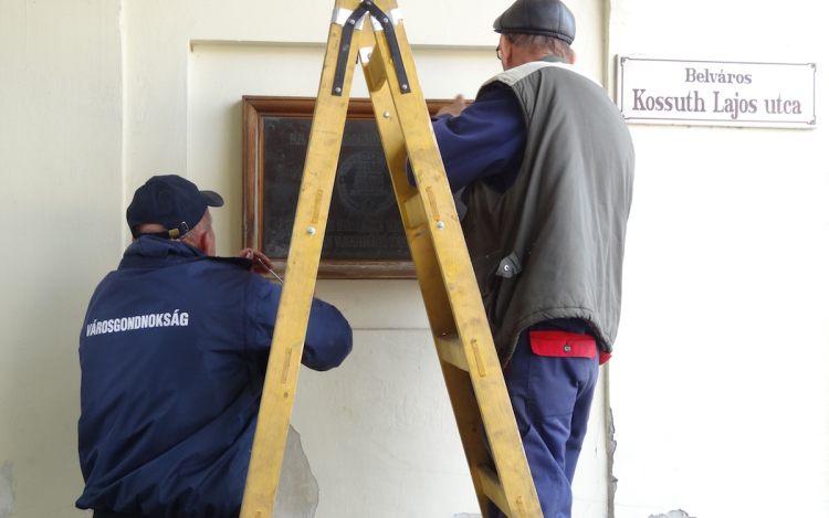 Pápai emlékjeleket újítanak meg