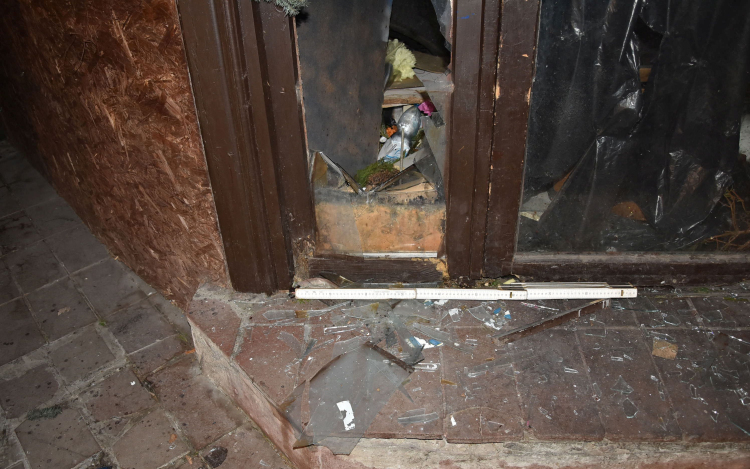 A rendőrök pár perc alatt elfogták a virágboltba betörő párt