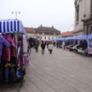 Debütáltak az új sátrak a Fő téri piacon