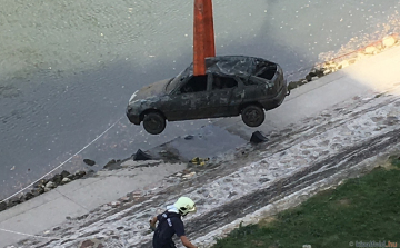 Ismeretlen autót emeltek ki a Mosoni-Dunából