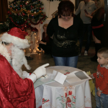 A Szegfű Klubba is megérkezett a Mikulás