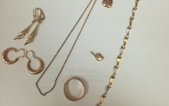 Arany ékszereket lopott a pápai férfi, a rendőrök elfogták