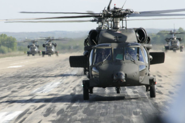 13 helikopterrel, kötelékben repültünk