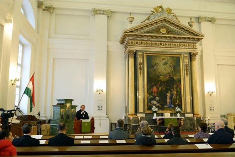 Könyvritkaságokat adott vissza az OSZK az evangélikus egyháznak