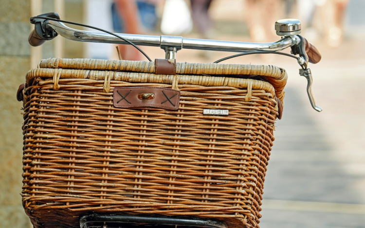 Kerékpár kosarából lopott