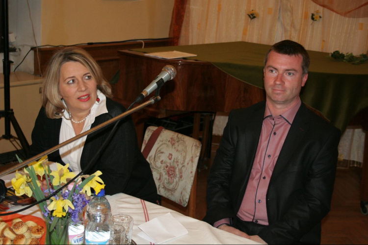 Telt ház várta Morvai Krisztinát Pápán 