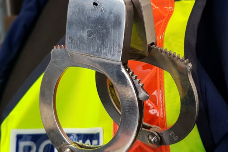 Két különböző helyre surrant be, mindkétszer lebukott