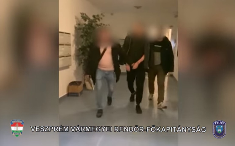 Marketplace-csalók kezén kattant a bilincs