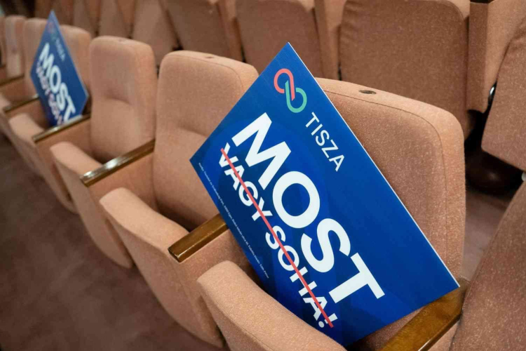 Bárki hazavihet egy-egy tiszás plakátot