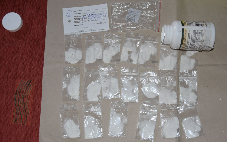 Kivonták a forgalomból a kábítószer-terjesztőt a pápai rendőrök