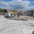 Lázas készülődés a pápai Fő téren!