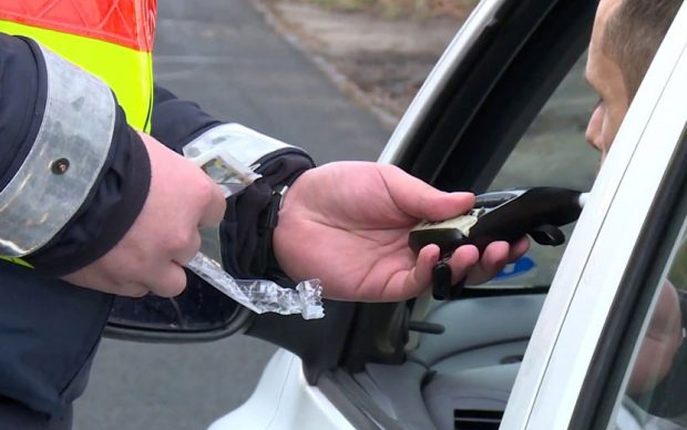 Ittasan és engedély nélkül vezetett egy ukrán autós Pápán