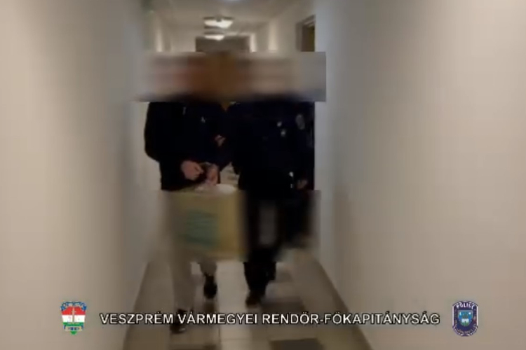 Online csalókat fogtak a pápai rendőrök