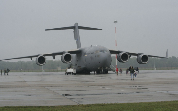 Pápai C17-es szállítja Ukrajna számára a Hollandia által felajánlott fegyvereket