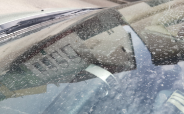 Szaharai por miatt esett sáros eső ma Pápán