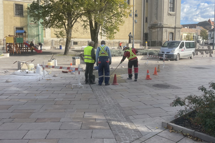 Javítják a Fő téren átvezető utat