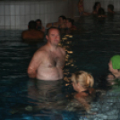 Éjszakai Fürdőzés a pápai Várkertfürdőben