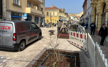 Az utolsó simításokat végzik a Kossuth utcában