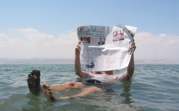 Haldoklik a Holt-tenger: évente egy métert apad háromezer fenéklyuk miatt