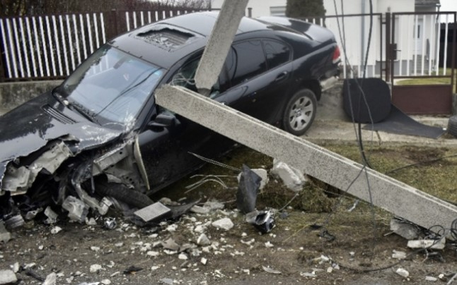Nagy szerencséje volt a Bakonyszentlászlón balesetező BMW-snek
