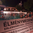 Fürdőztek az éjszakában