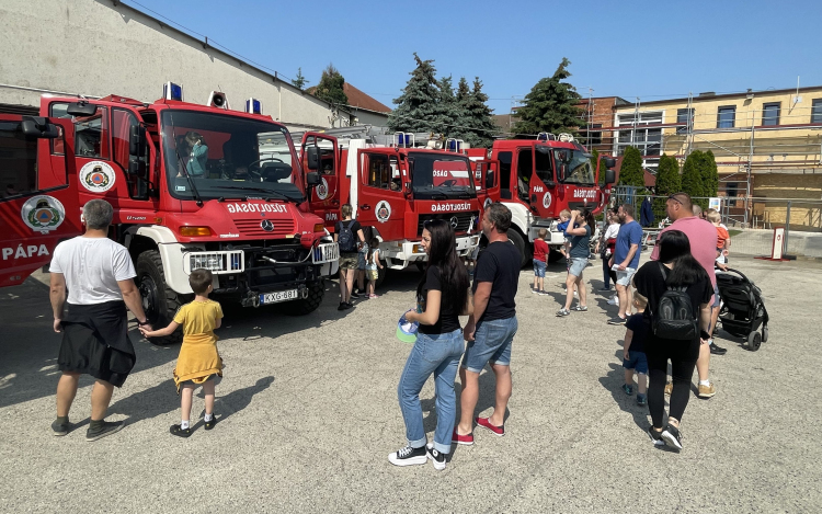 Ismét megnyílnak a tűzoltólaktanyák gyermeknap alkalmából - Pápán is várják a családokat