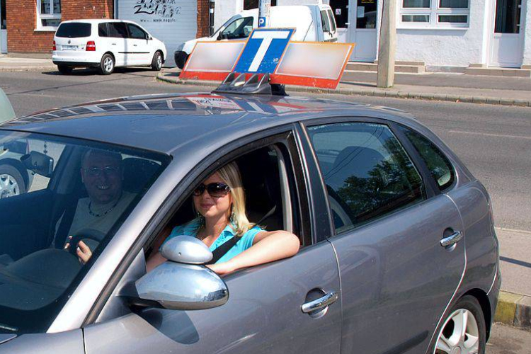 Egyre többe kerül a jogosítvány megszerzése