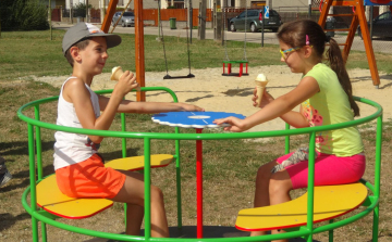 Összefogtak - Megújult az erzsébetvárosiak játszótere is