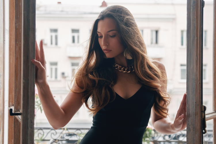 Koktélruha vs. kötött ruha: melyik illik tökéletesen a következő eseményedre?