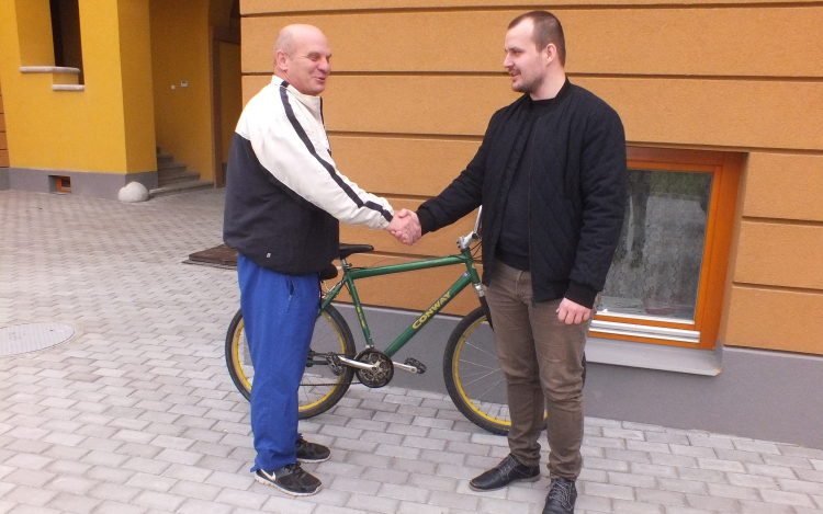 A lopott kerékpárt mobiltelefonra cserélte