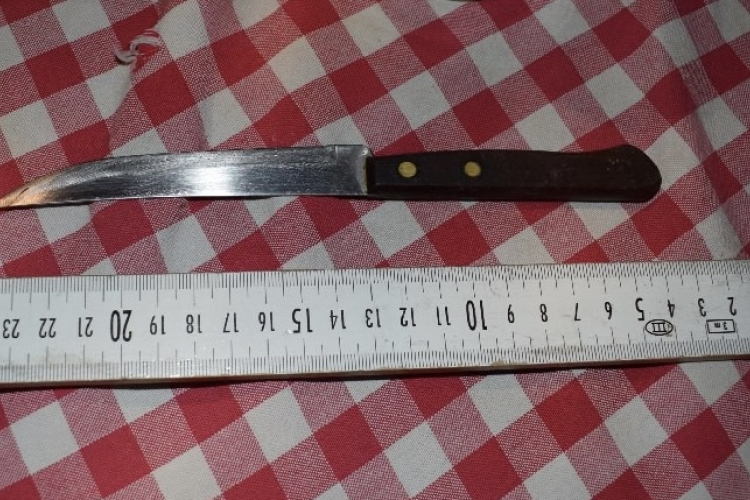 Kést dobott az asszonynak a pápai férfi, mert neki kellett főznie munka után 